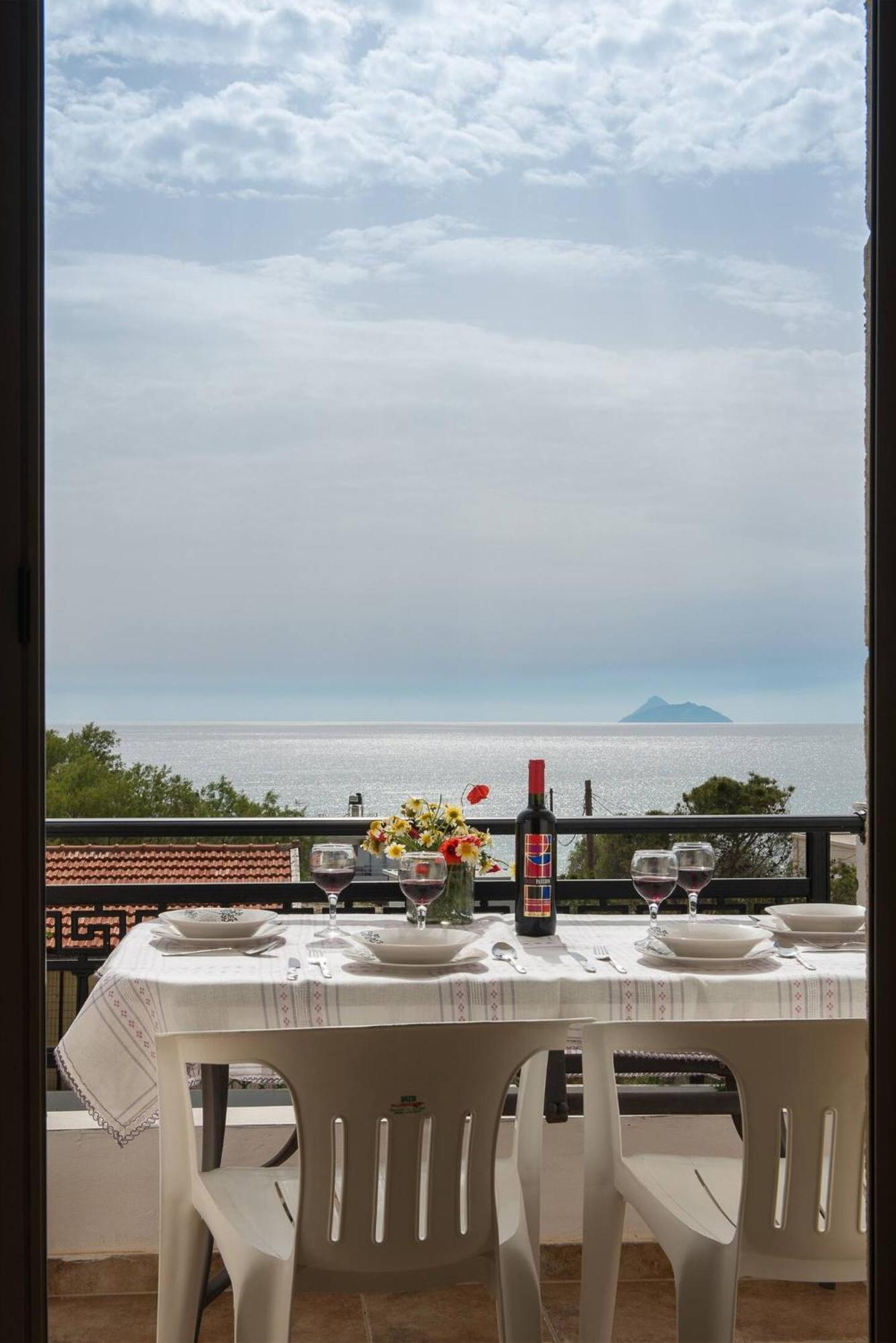 Sofia Apartment, With Sea & Mountain View Kalamaki  Buitenkant foto