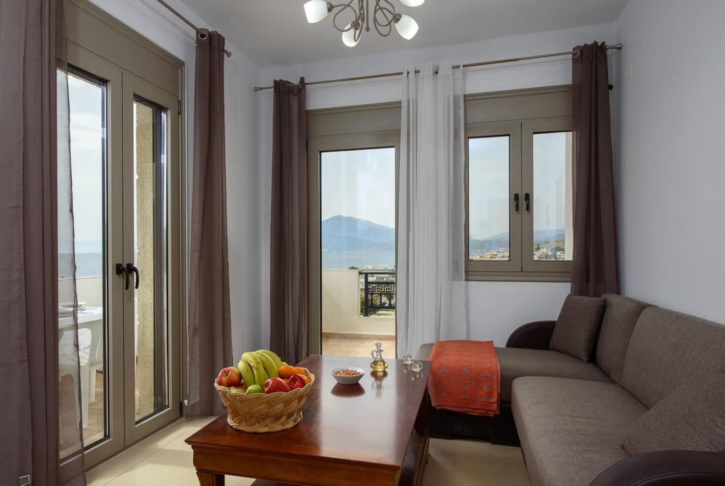 Sofia Apartment, With Sea & Mountain View Kalamaki  Buitenkant foto
