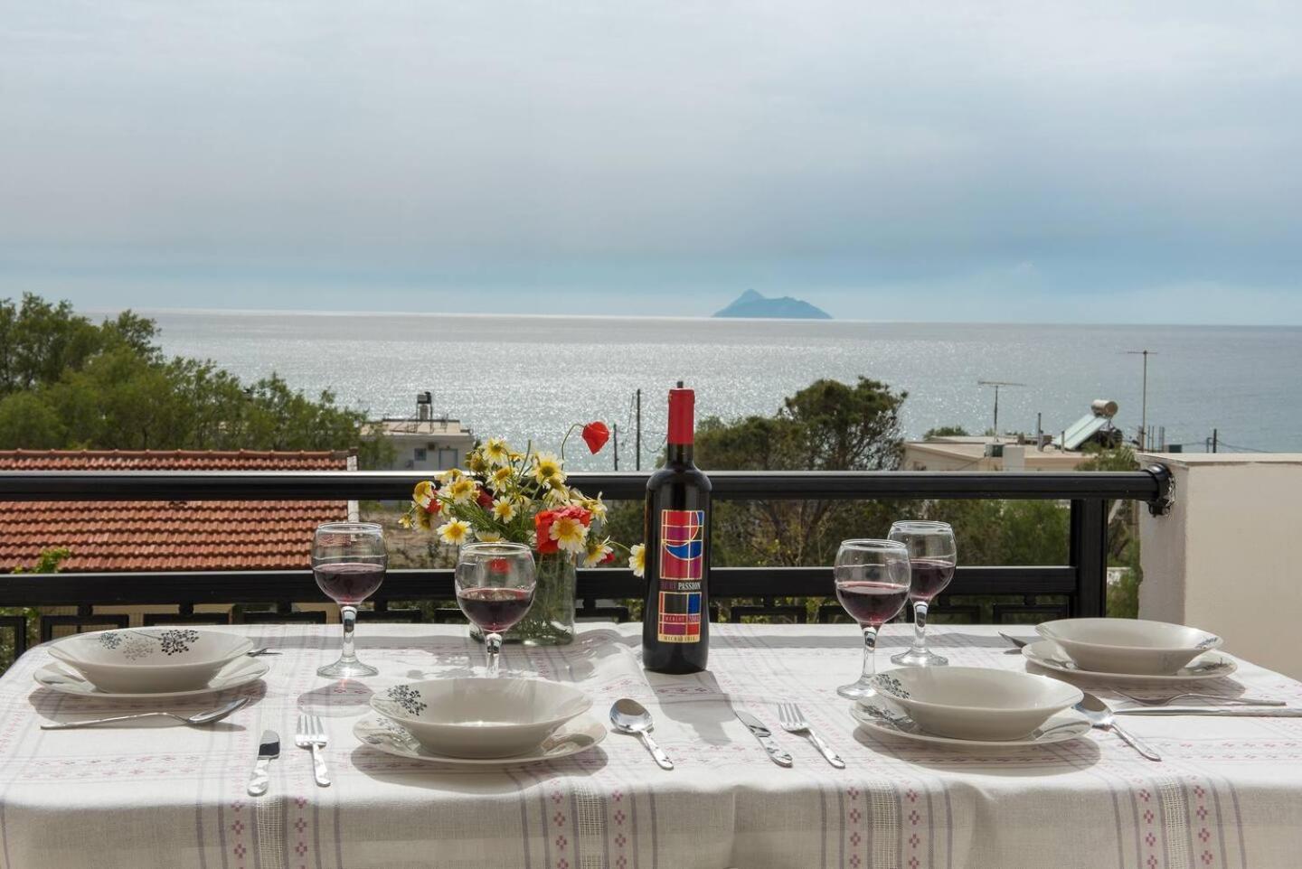 Sofia Apartment, With Sea & Mountain View Kalamaki  Buitenkant foto