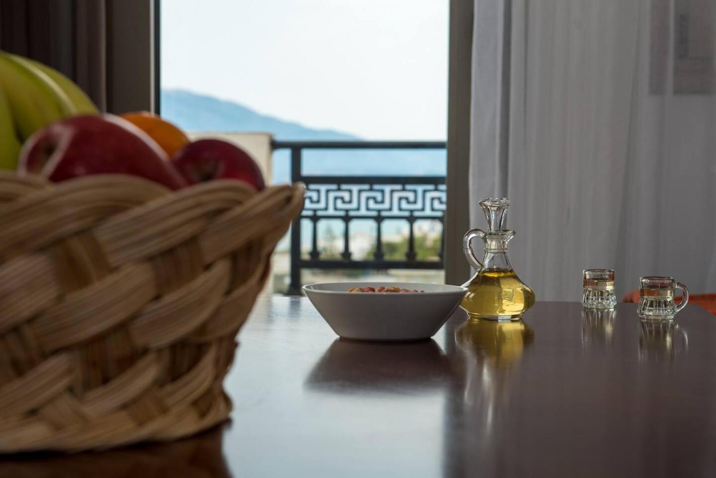 Sofia Apartment, With Sea & Mountain View Kalamaki  Buitenkant foto