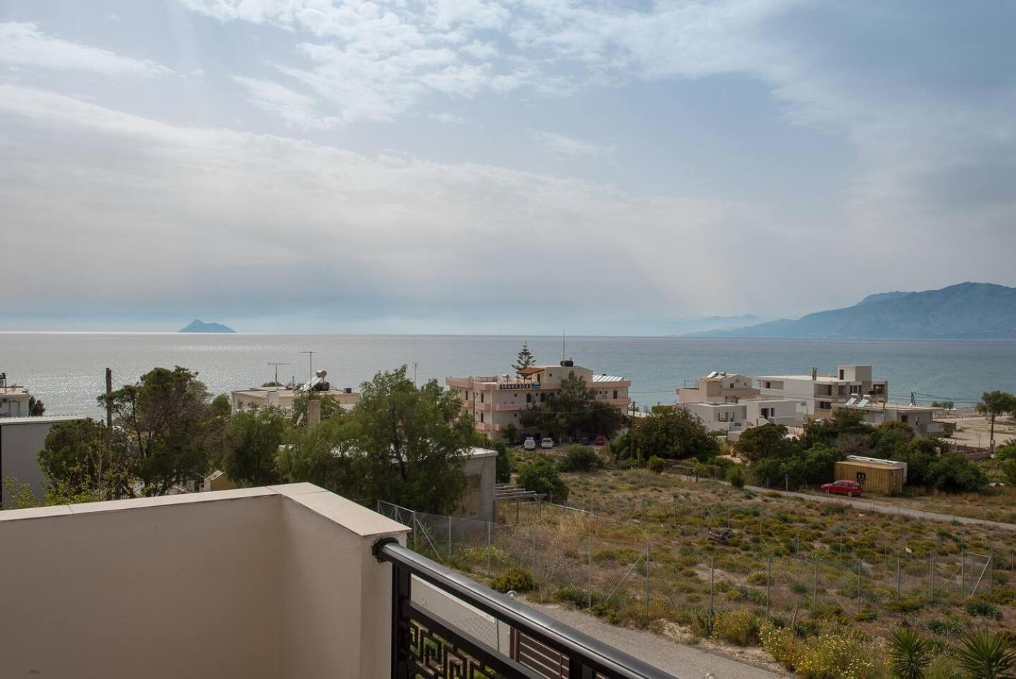 Sofia Apartment, With Sea & Mountain View Kalamaki  Buitenkant foto